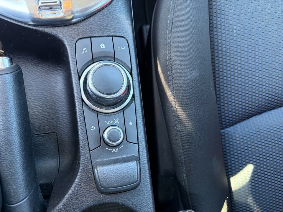 2017 Toyota Yaris - Image 8 of 12