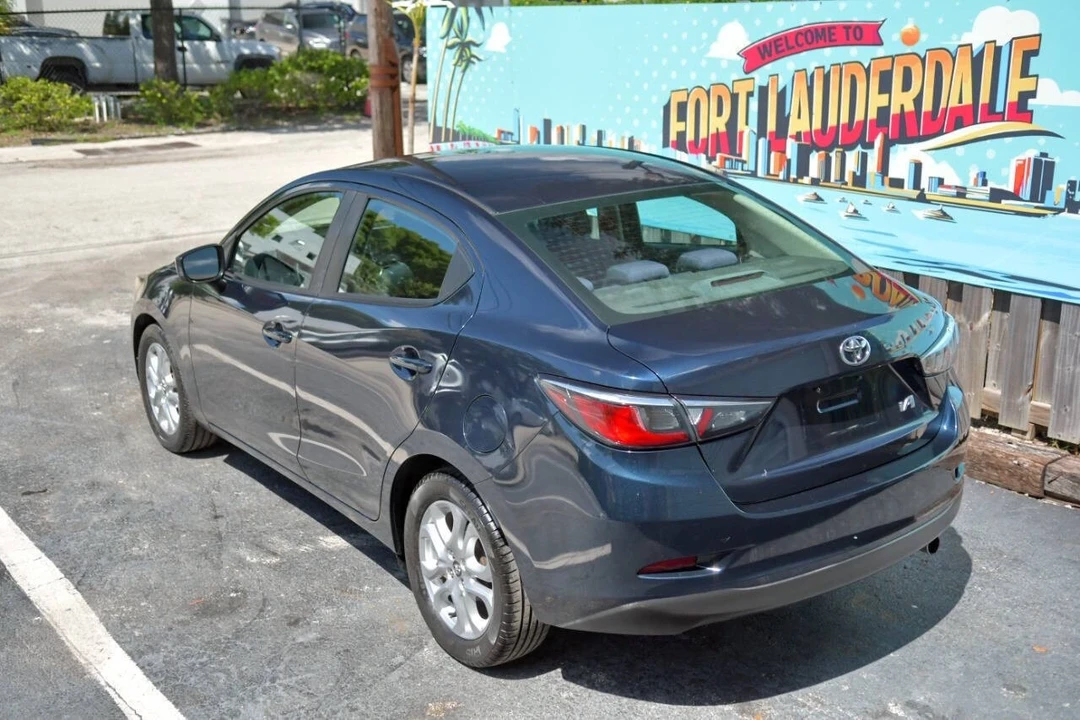 2017 Toyota Yaris - Image 6 of 12