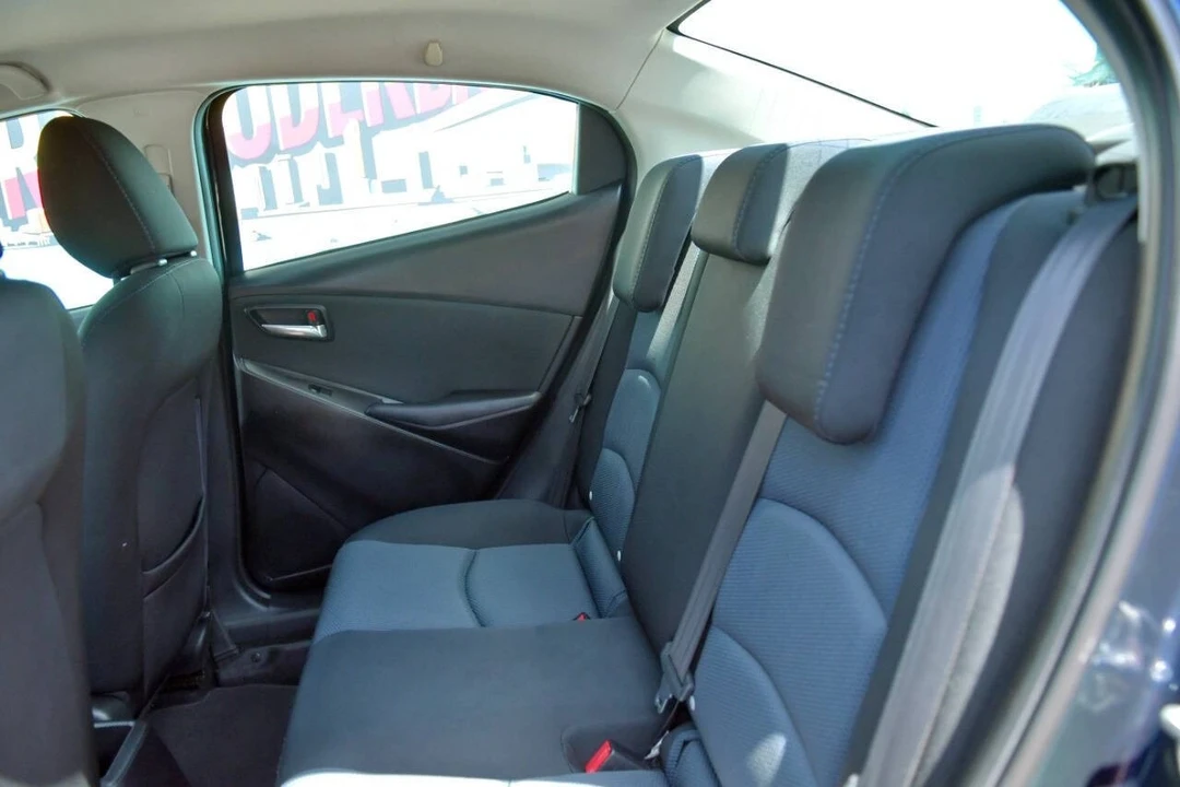2017 Toyota Yaris - Image 12 of 12