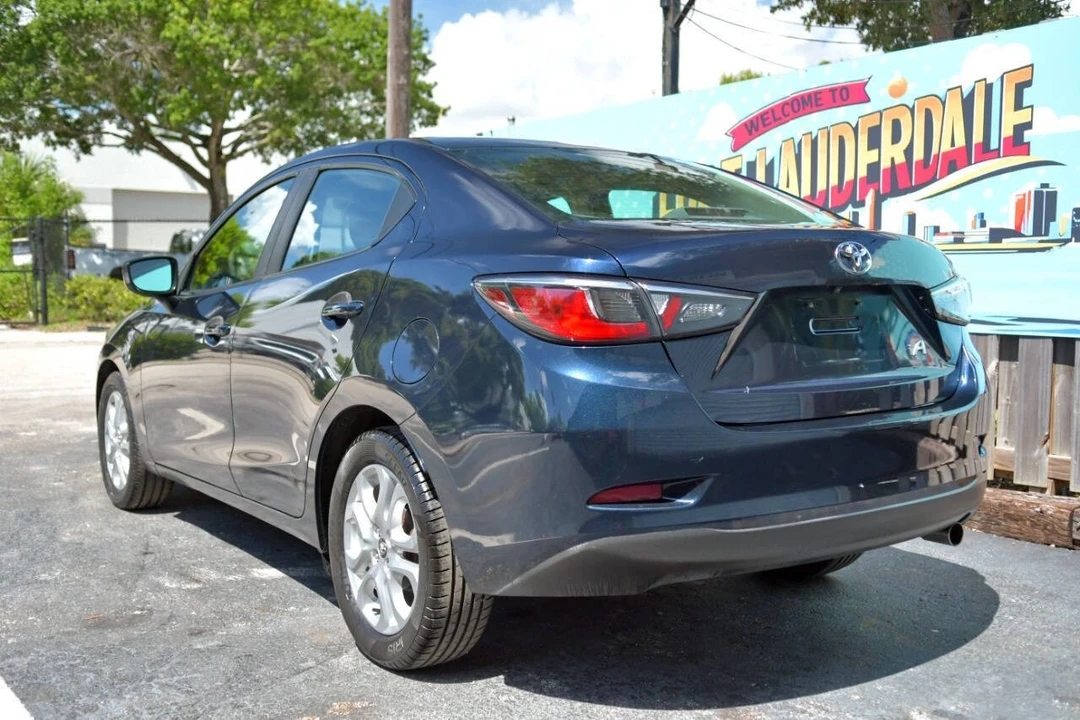 2017 Toyota Yaris - Image 7 of 12