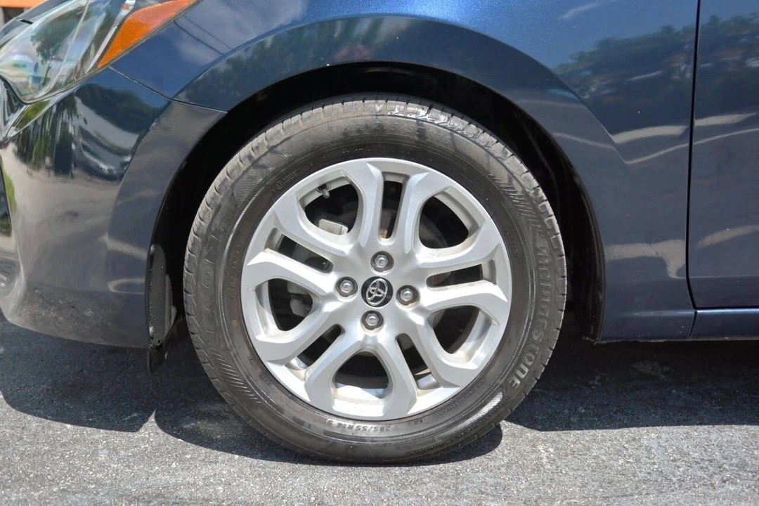 2017 Toyota Yaris - Image 9 of 12