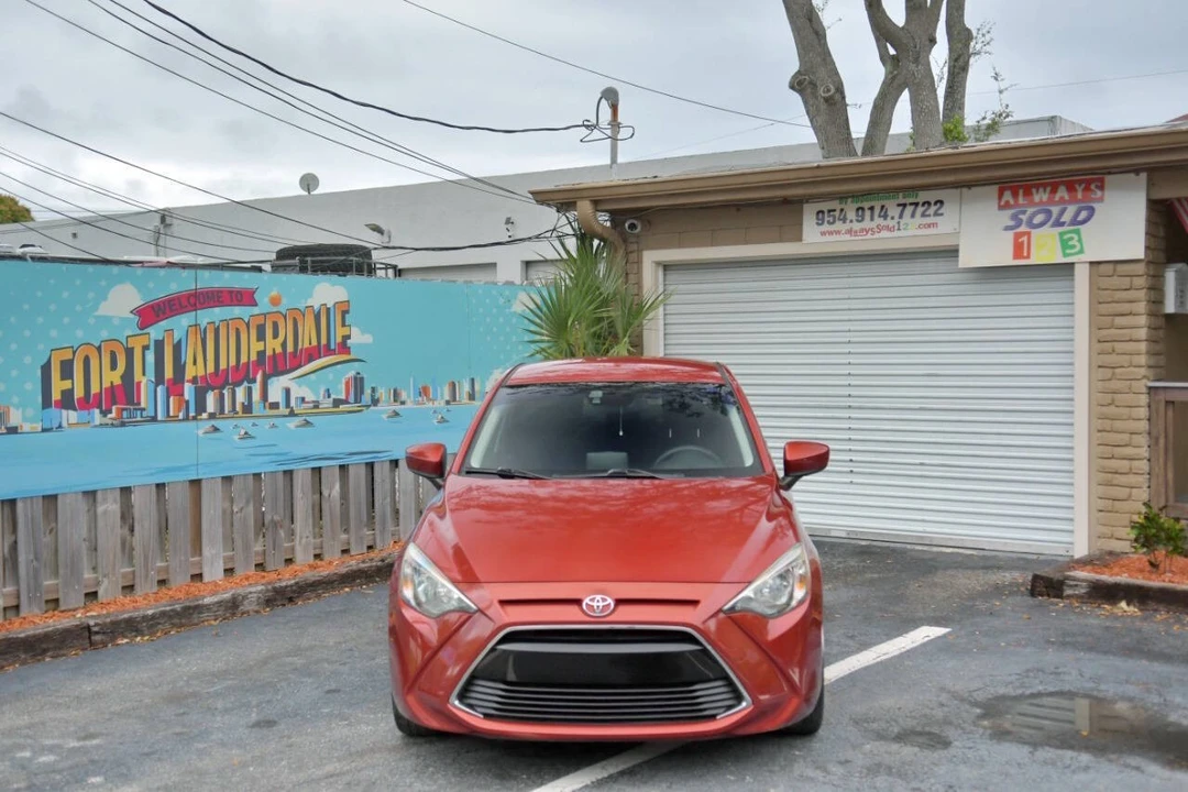 2017 Toyota Yaris - Image 3 of 12