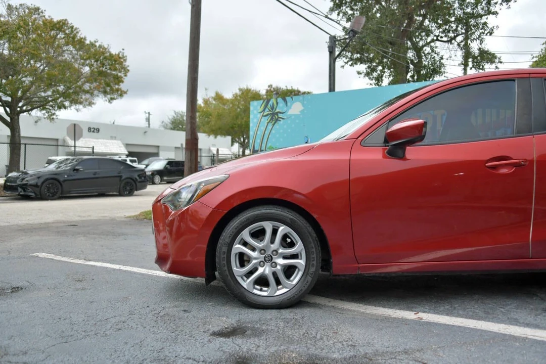 2017 Toyota Yaris - Image 7 of 12