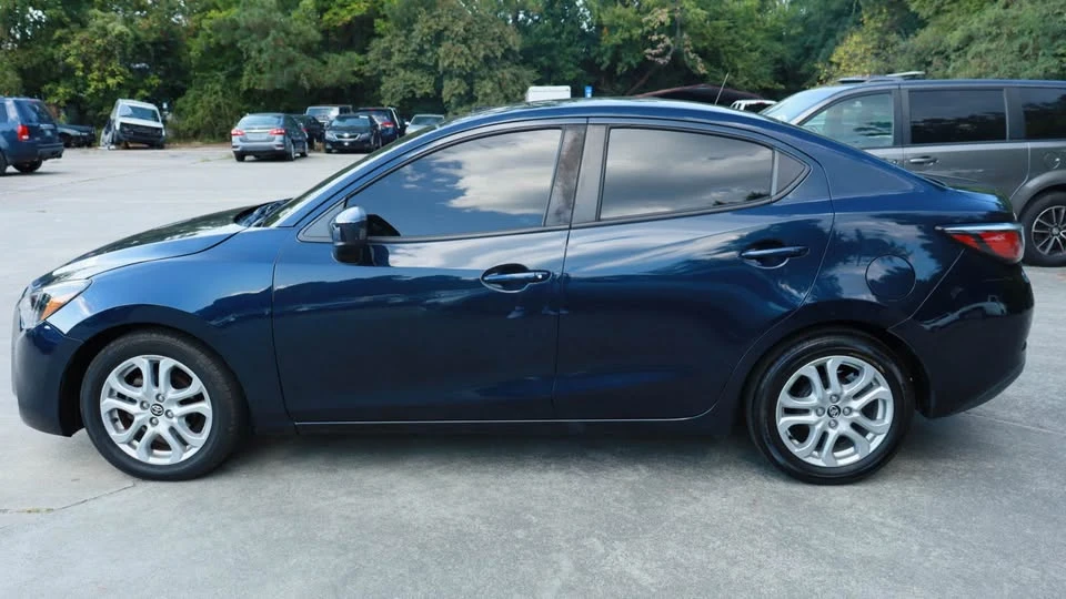 2017 Toyota Yaris - Image 3 of 10