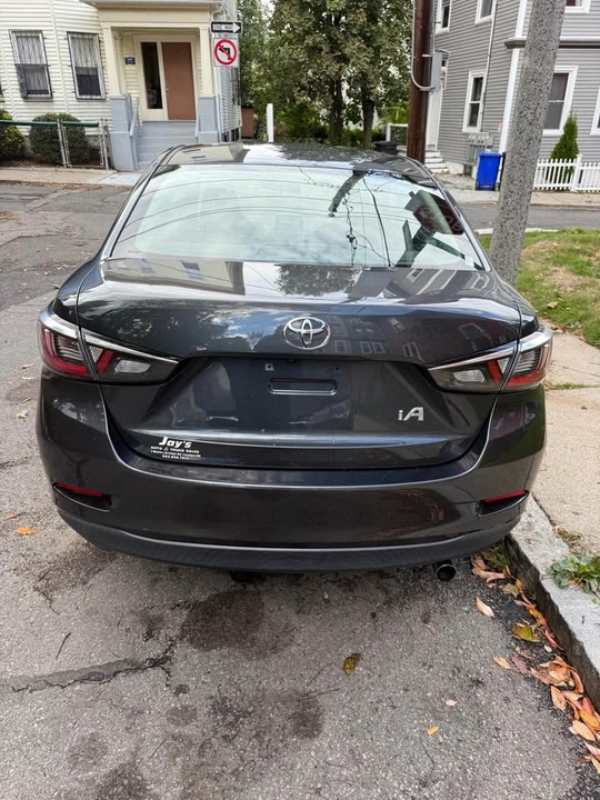 2017 Toyota Yaris - Image 2 of 13