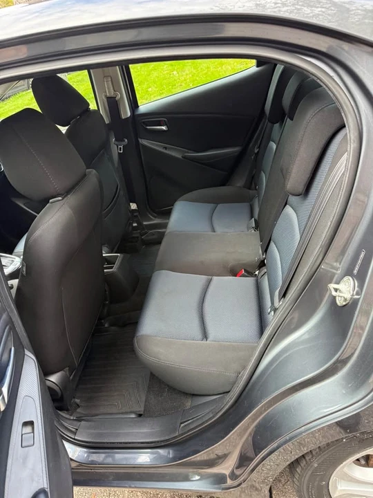 2017 Toyota Yaris - Image 10 of 13