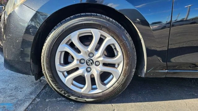 2017 Toyota Yaris - Image 9 of 21