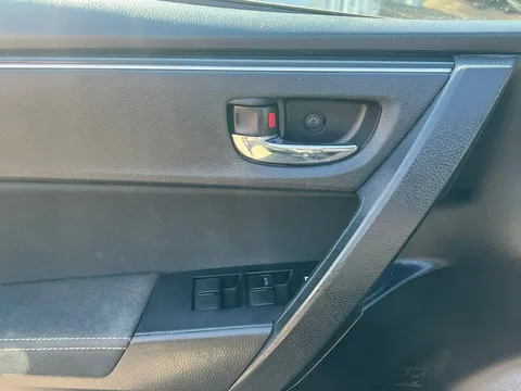 2017 Toyota Corolla 11th Gen - Image 4 of 16