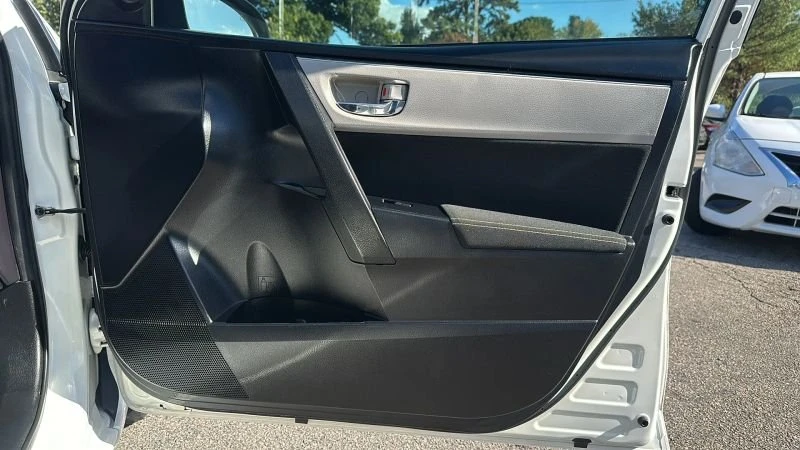 2017 Toyota Corolla 11th Gen - Image 15 of 20
