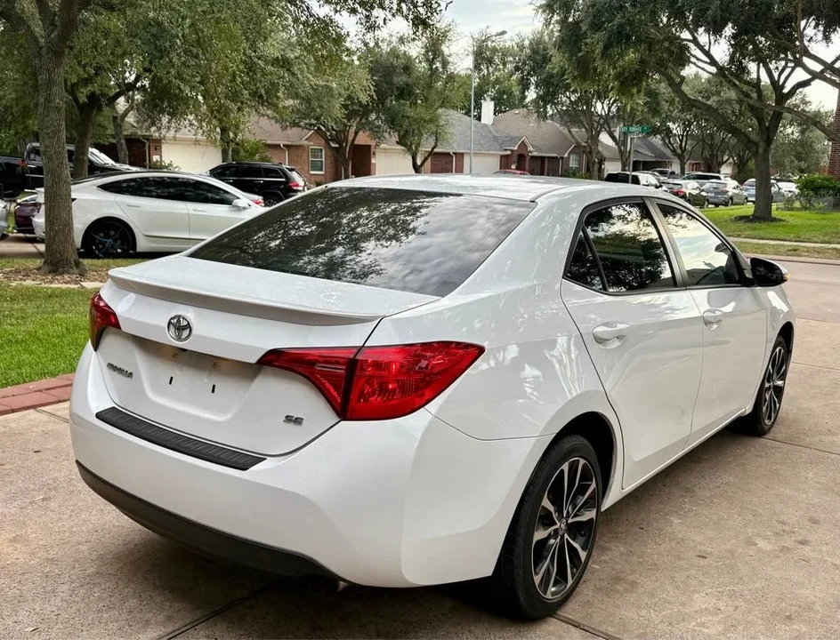 2017 Toyota Corolla 11th Gen - Image 6 of 16