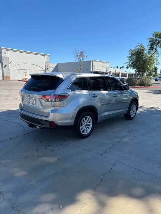 2017 Toyota Highlander - Image 3 of 9