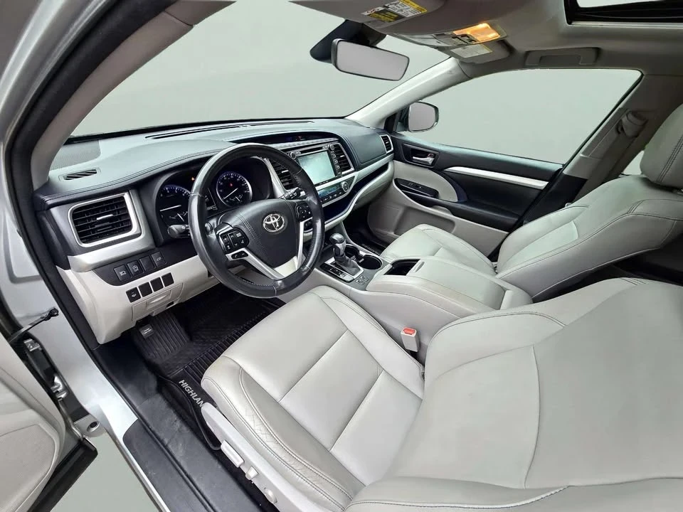 2017 Toyota Highlander - Image 12 of 20