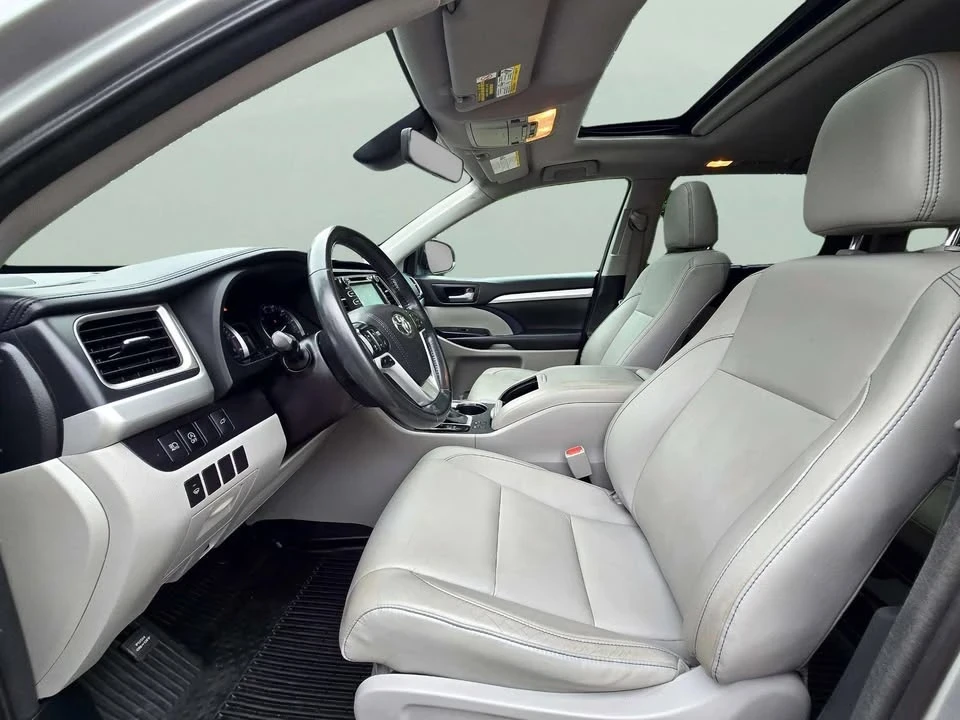2017 Toyota Highlander - Image 11 of 20