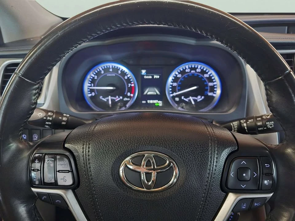 2017 Toyota Highlander - Image 15 of 20