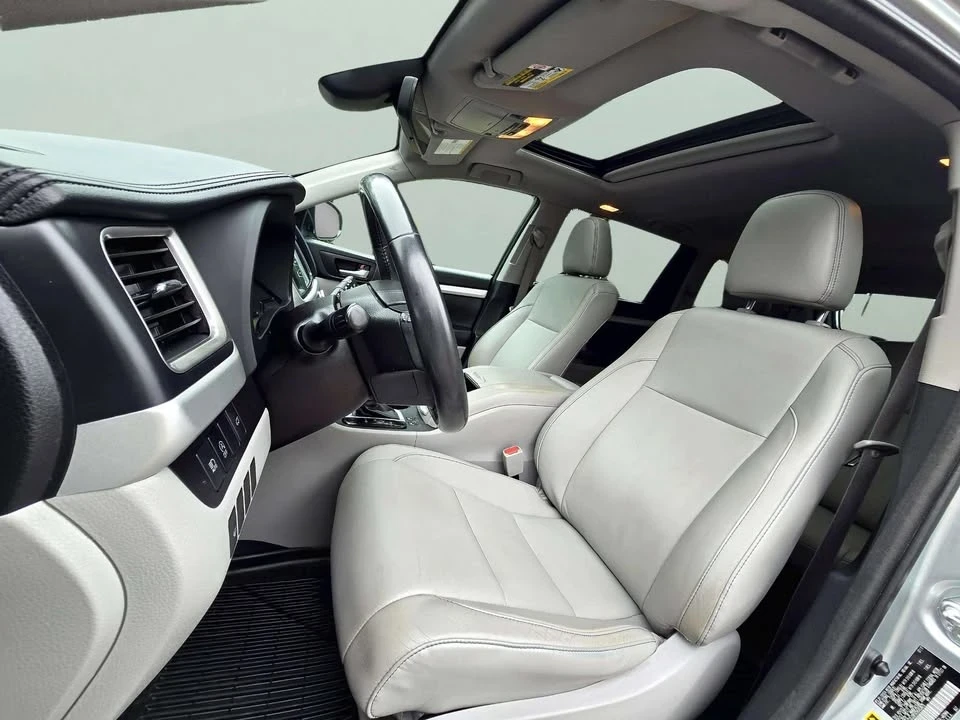 2017 Toyota Highlander - Image 10 of 20