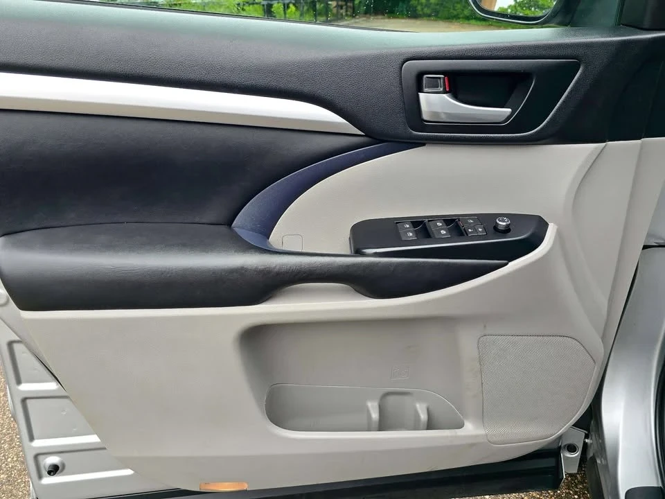 2017 Toyota Highlander - Image 9 of 20