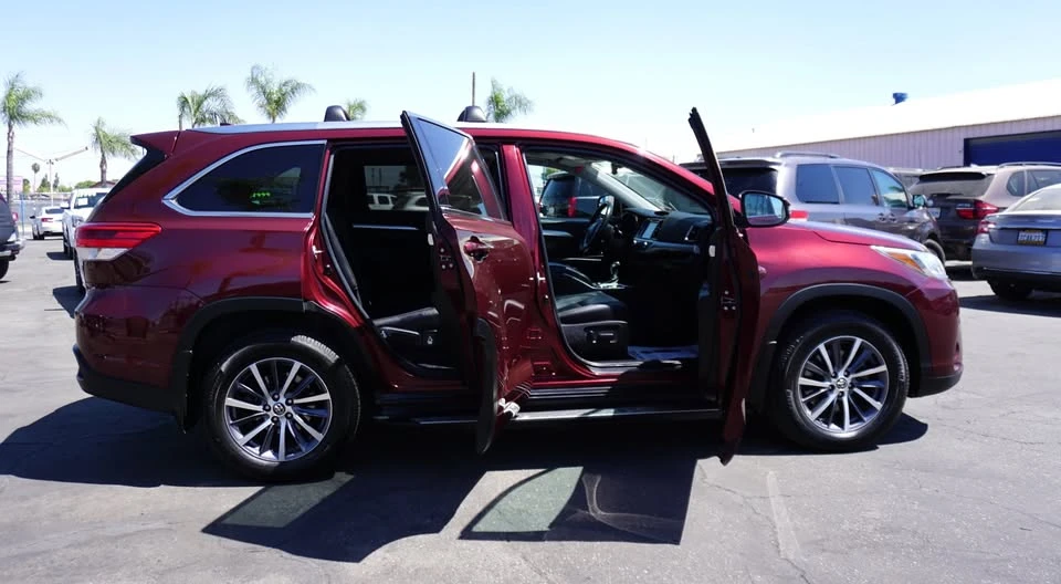 2017 Toyota Highlander - Image 17 of 20