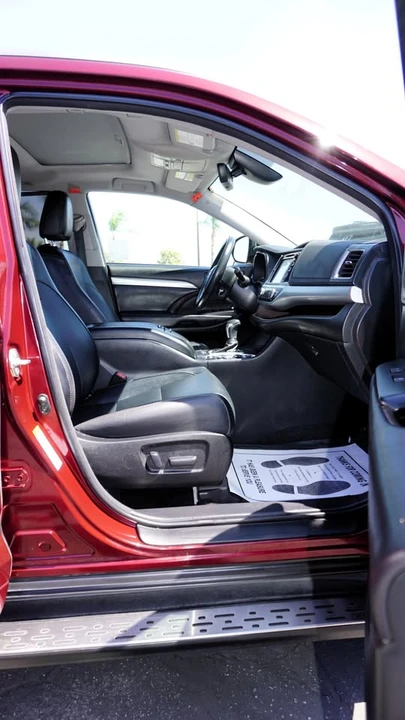 2017 Toyota Highlander - Image 18 of 20