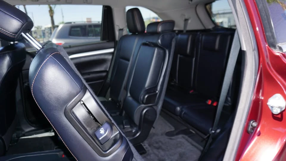 2017 Toyota Highlander - Image 8 of 20