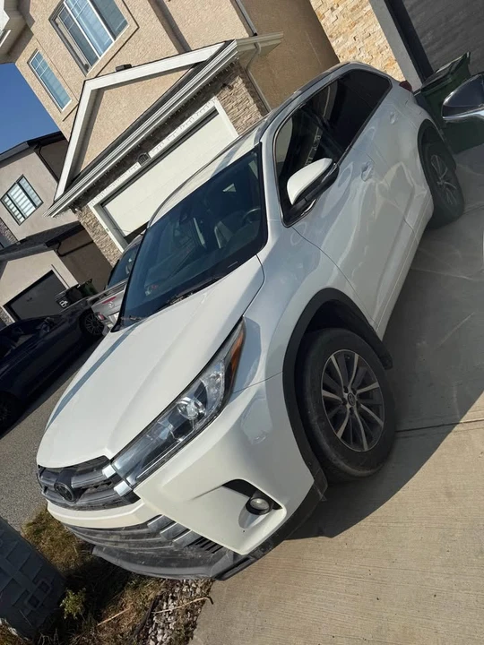 2017 Toyota Highlander - Image 3 of 9