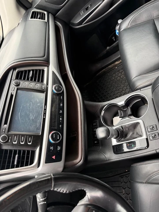 2017 Toyota Highlander - Image 5 of 9
