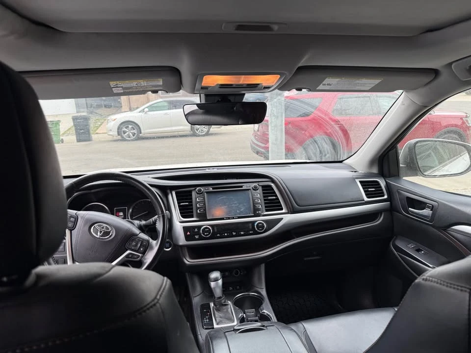 2017 Toyota Highlander - Image 7 of 9