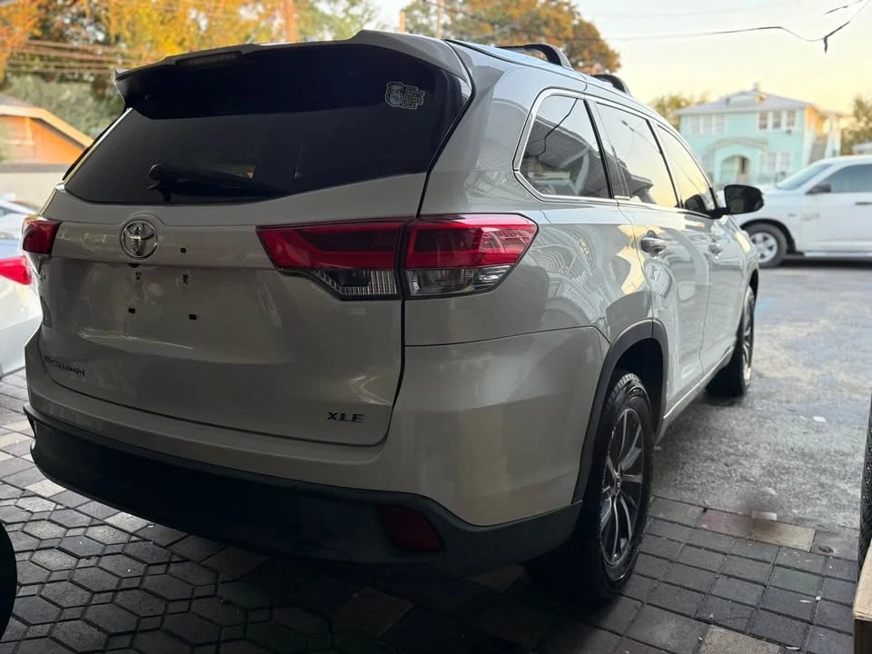 2017 Toyota Highlander - Image 4 of 10