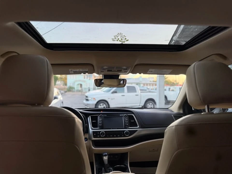 2017 Toyota Highlander - Image 10 of 10