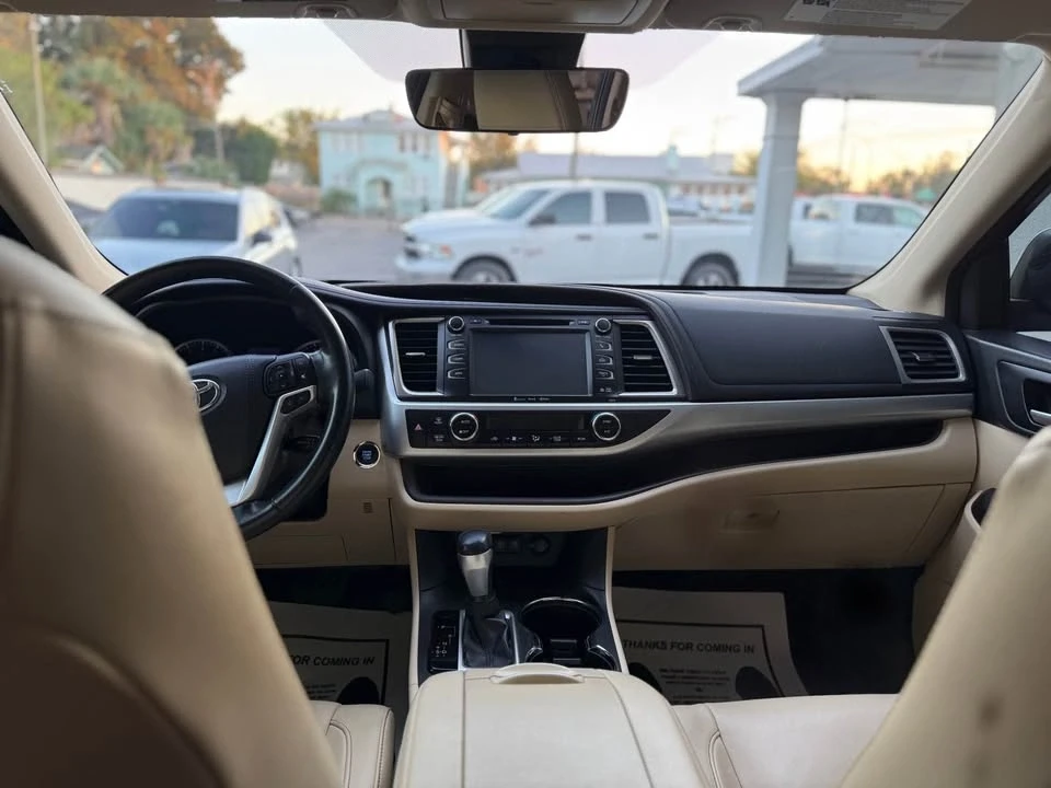 2017 Toyota Highlander - Image 9 of 10