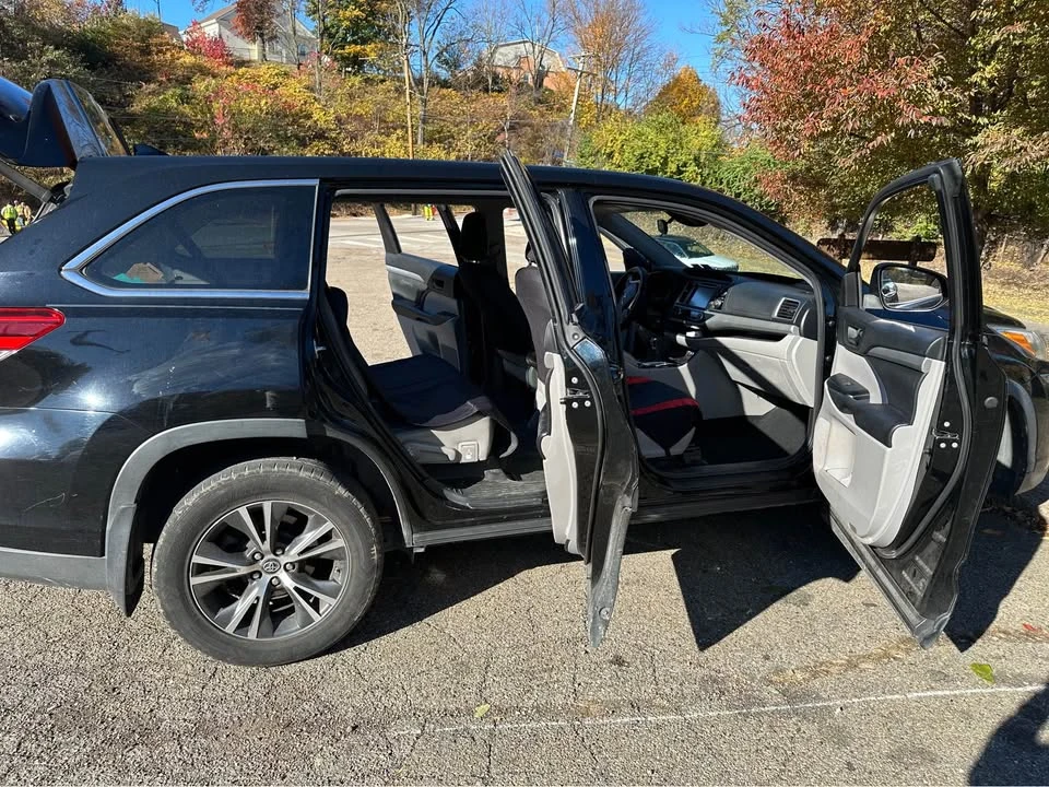 2017 Toyota Highlander - Image 13 of 17