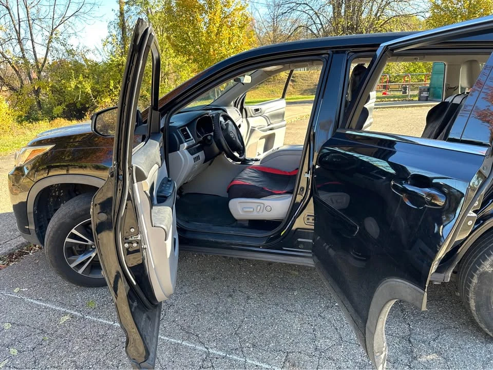 2017 Toyota Highlander - Image 2 of 17