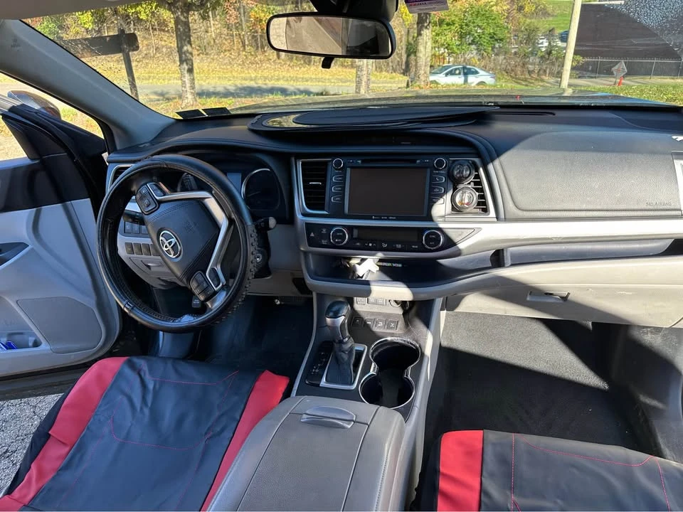 2017 Toyota Highlander - Image 7 of 17