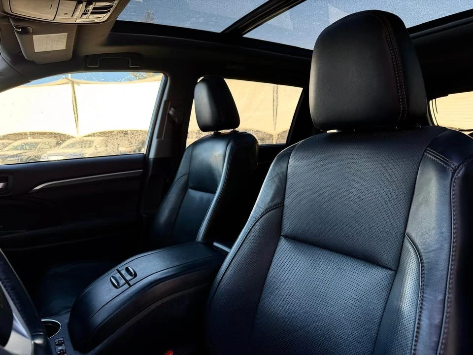 2017 Toyota Highlander - Image 4 of 11