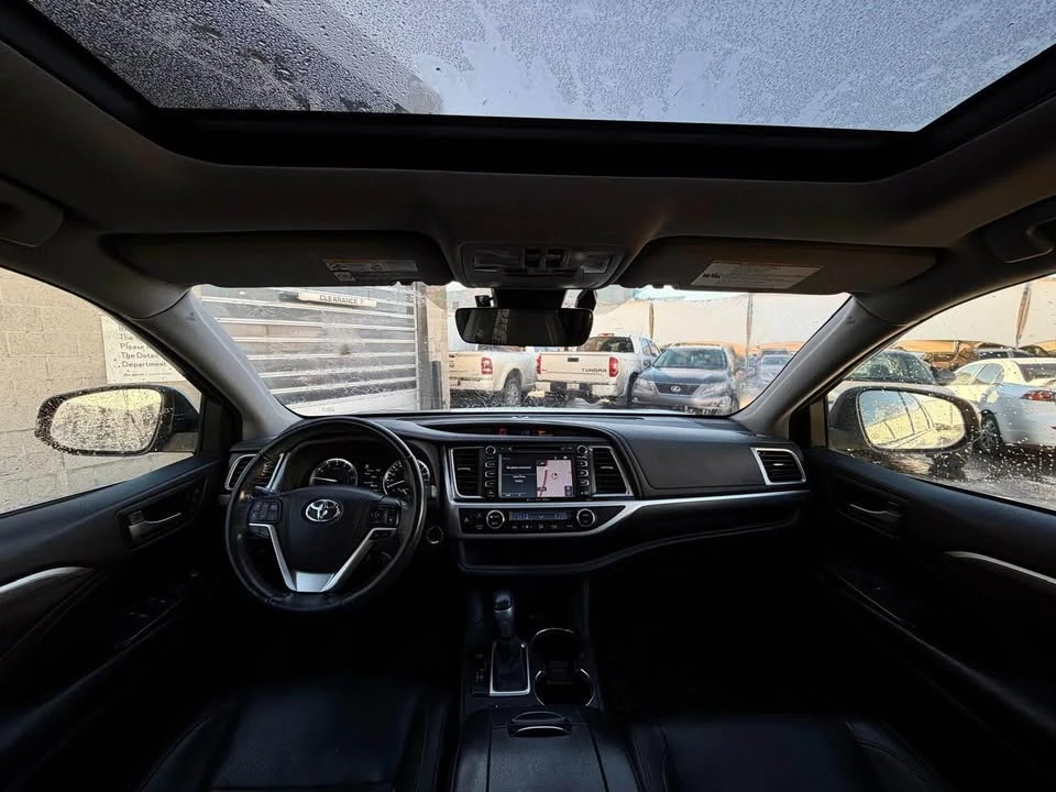 2017 Toyota Highlander - Image 3 of 11