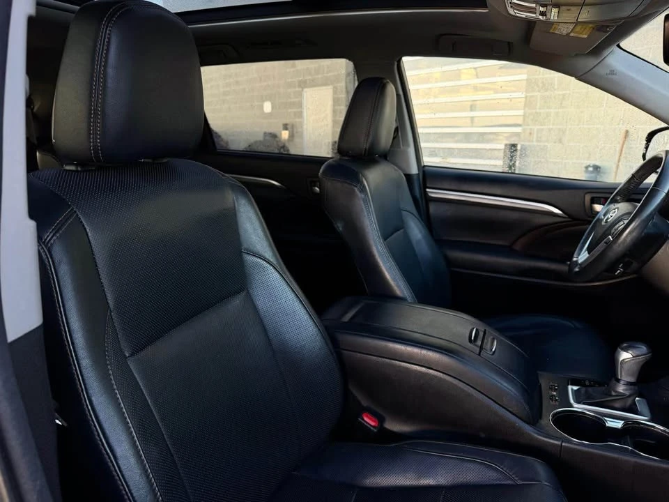 2017 Toyota Highlander - Image 7 of 11