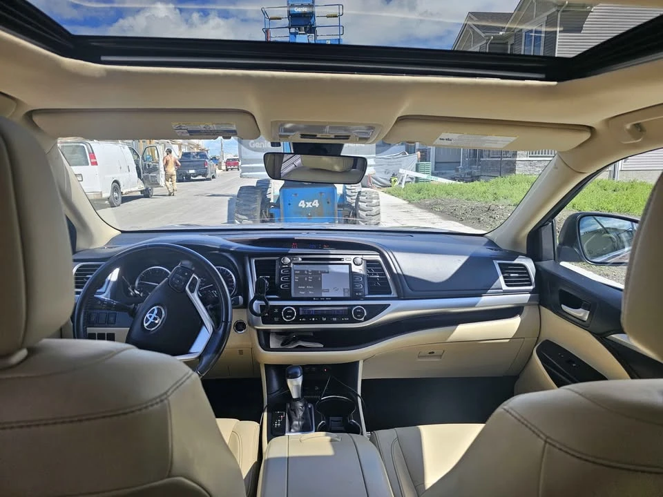 2017 Toyota Highlander - Image 6 of 8