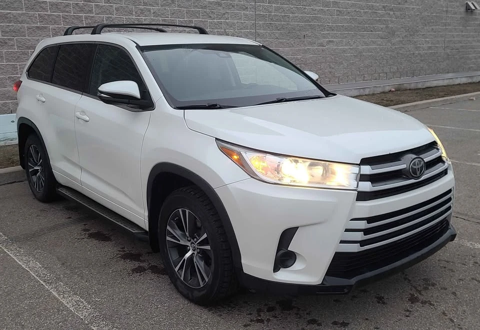 2017 Toyota Highlander - Image 2 of 13