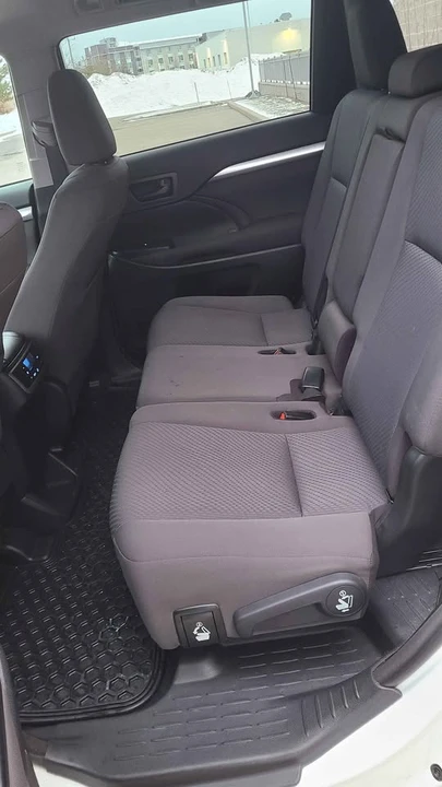 2017 Toyota Highlander - Image 8 of 13