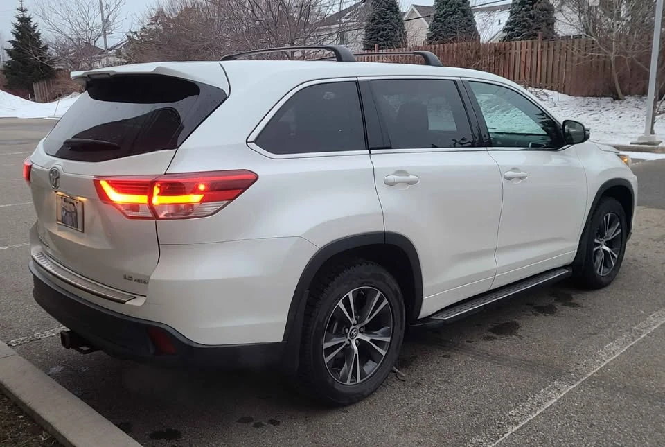 2017 Toyota Highlander - Image 6 of 13