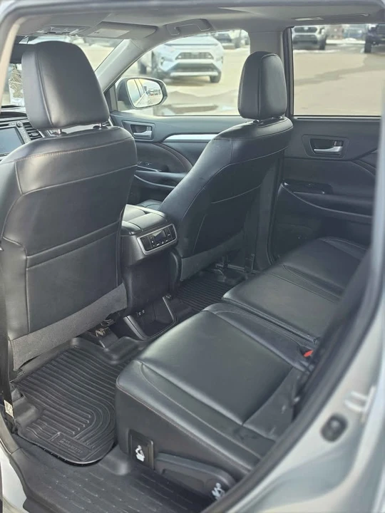2017 Toyota Highlander - Image 6 of 7