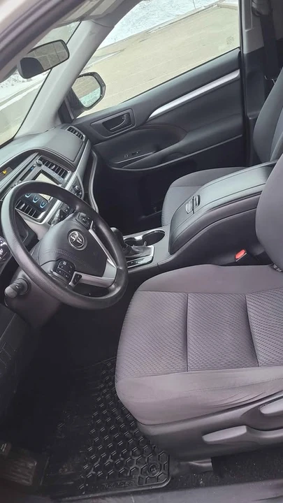 2017 Toyota Highlander - Image 7 of 13