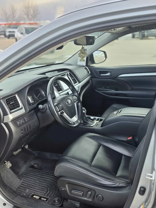 2017 Toyota Highlander - Image 5 of 7