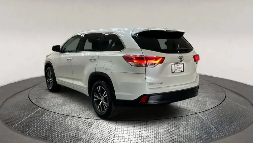 2017 Toyota Highlander - Image 6 of 19