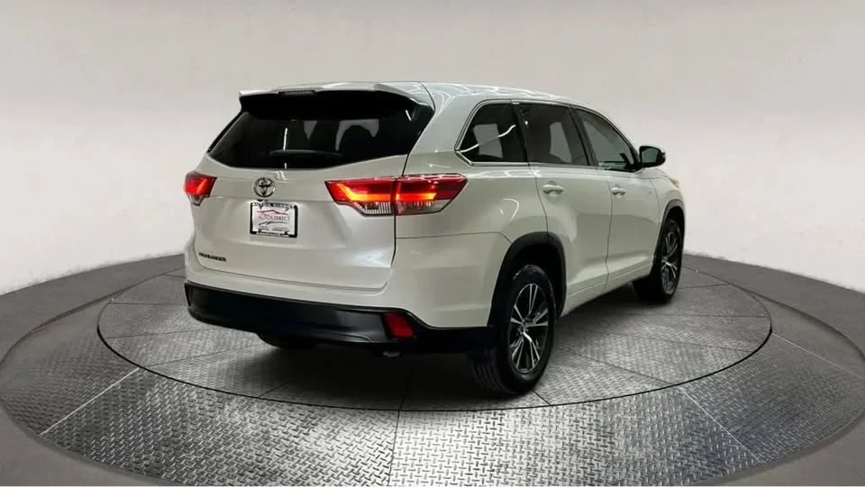 2017 Toyota Highlander - Image 9 of 19