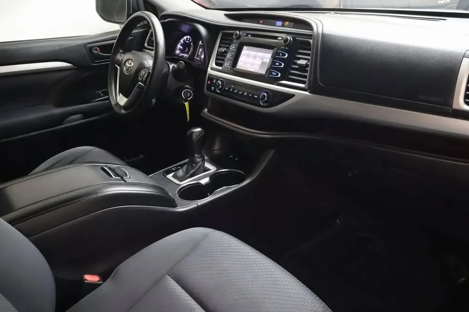 2017 Toyota Highlander - Image 2 of 19