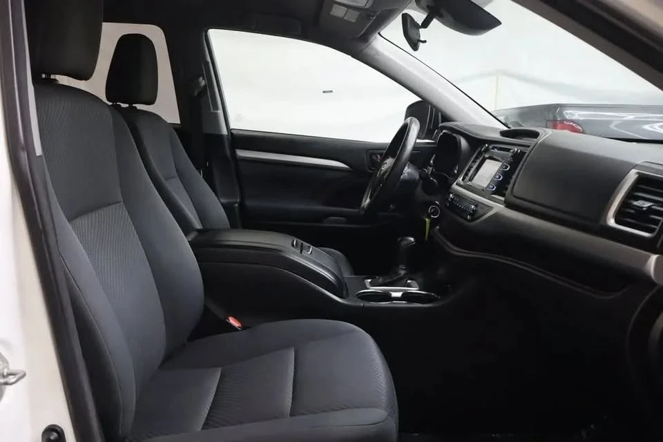 2017 Toyota Highlander - Image 11 of 19