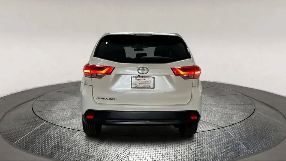 2017 Toyota Highlander - Image 7 of 19