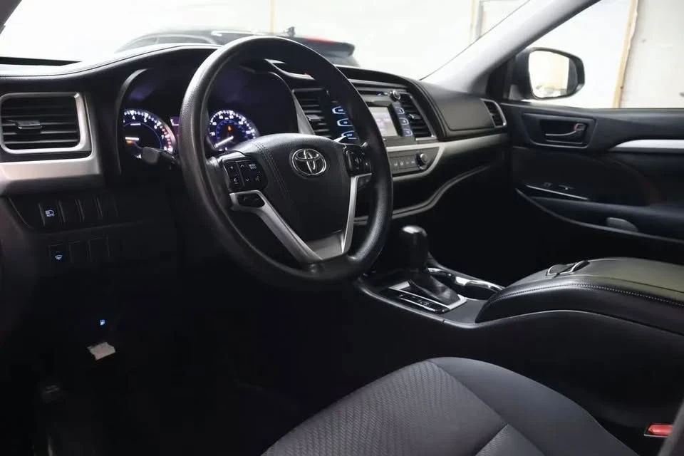 2017 Toyota Highlander - Image 15 of 19