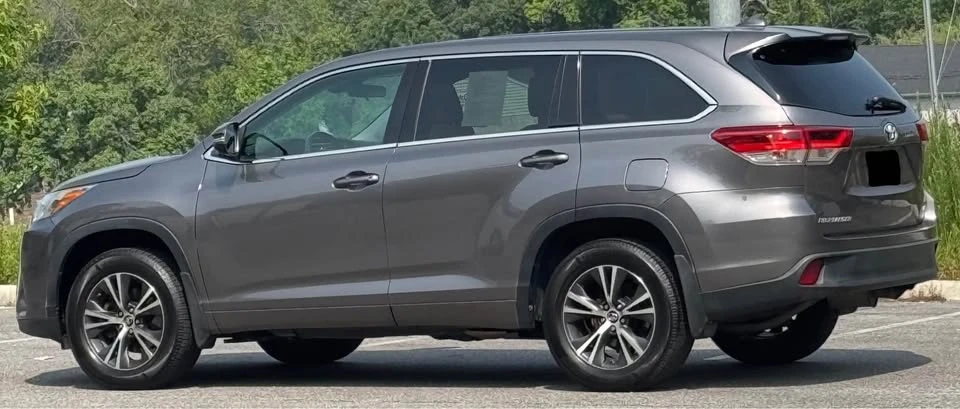 2017 Toyota Highlander - Image 8 of 8