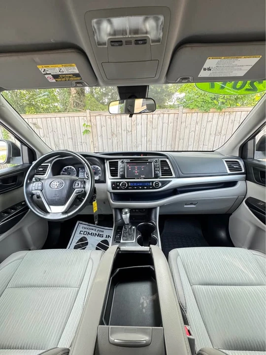 2017 Toyota Highlander - Image 4 of 8